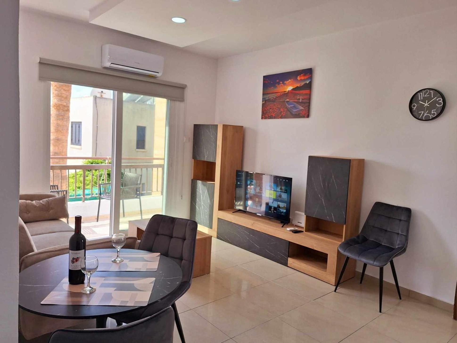 Stylish Apt Kato Paphos Close To Beach & Vibrant Harbor Life Exterior foto